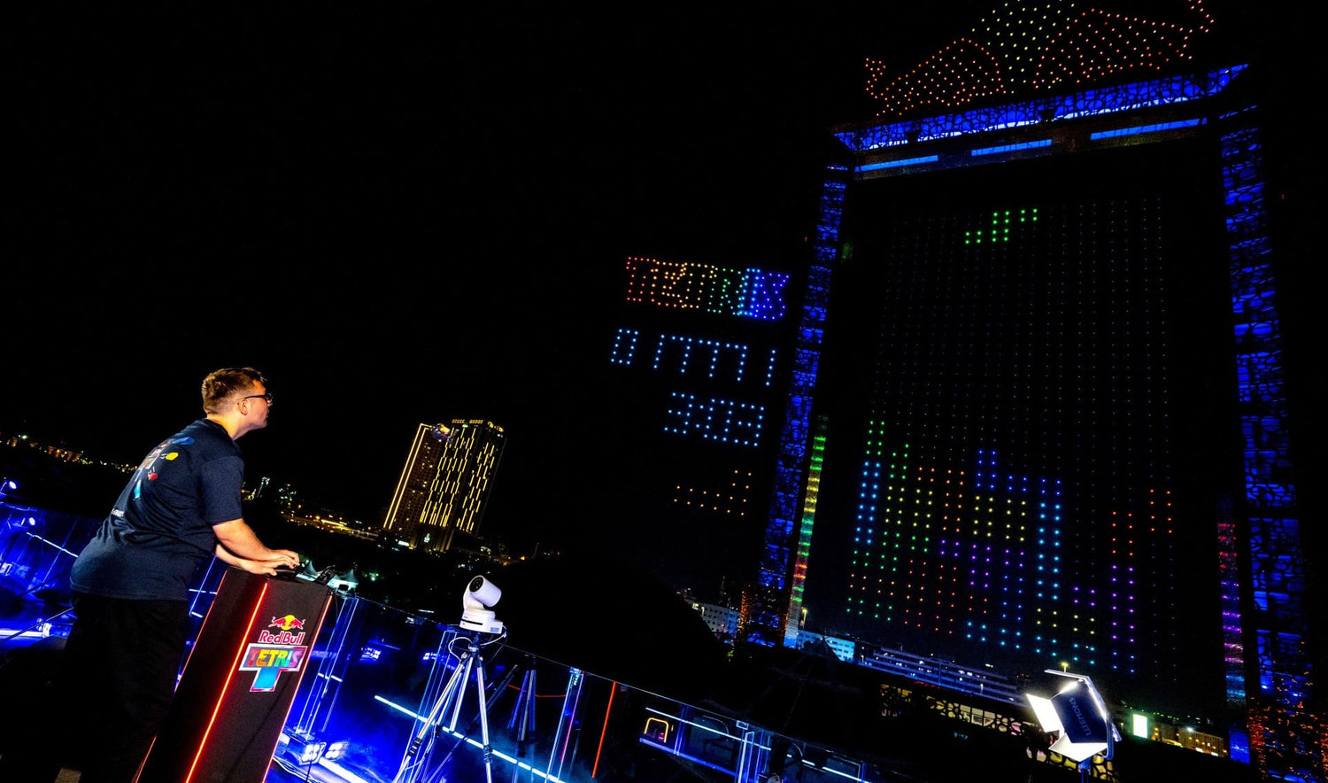 O maior jogo de Tetris do mundo com 2000 drones em Dubai